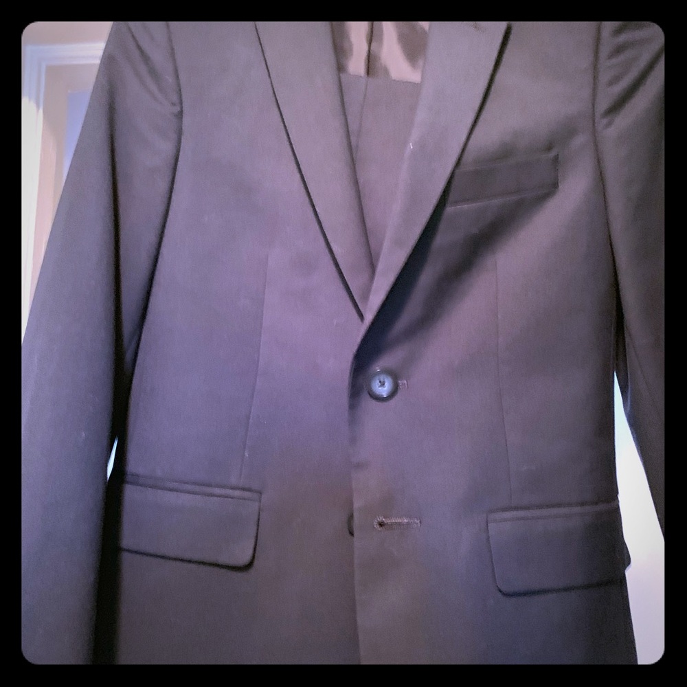 Boys Andrew Marc Beautiful Navy Suit size 12s.